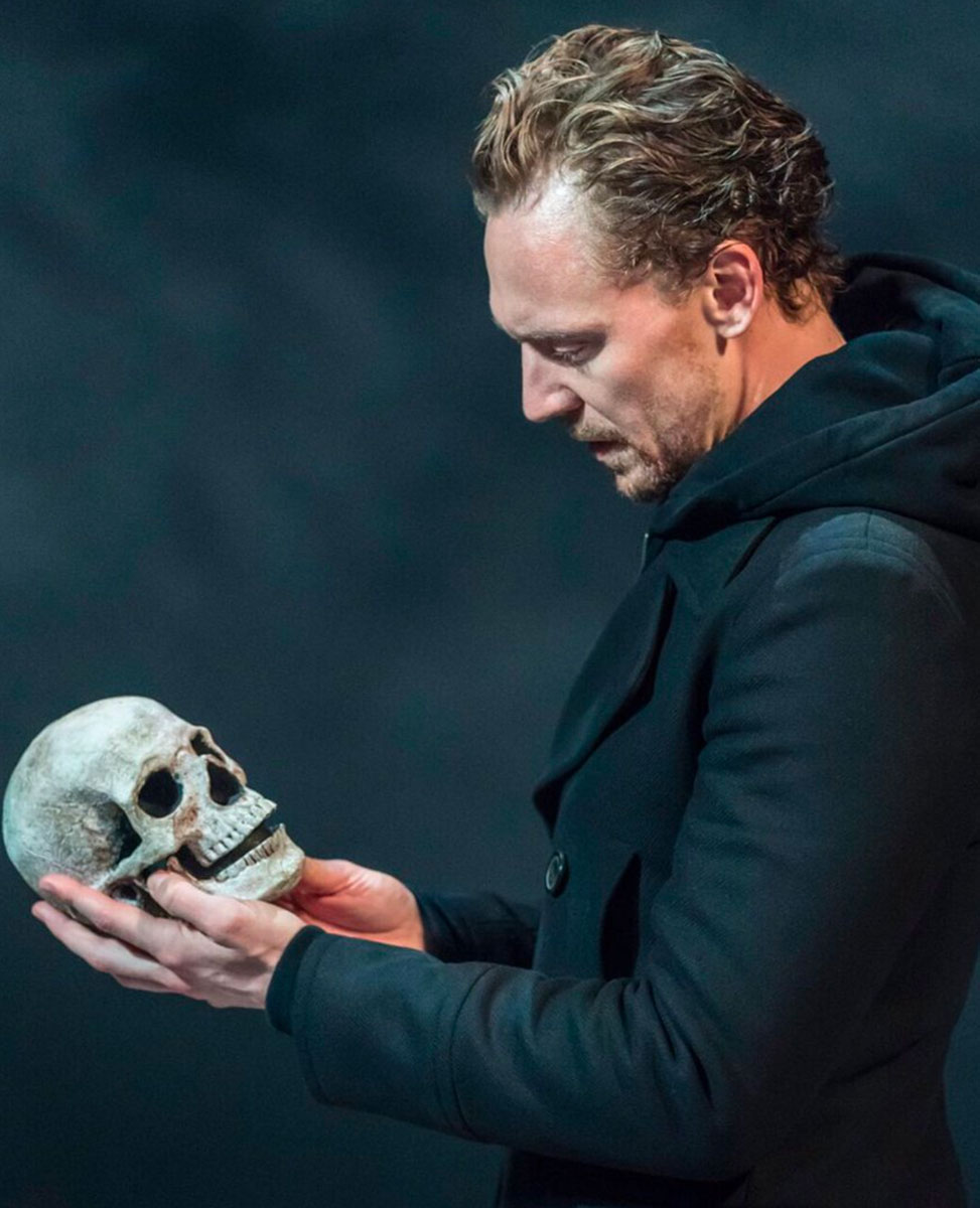 Hamlet and skull